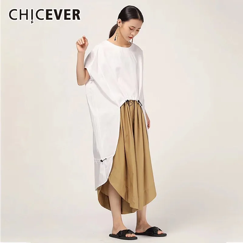 Женская длинная футболка CHICEVER с круглым вырезом коротким рукавом ассиметричным