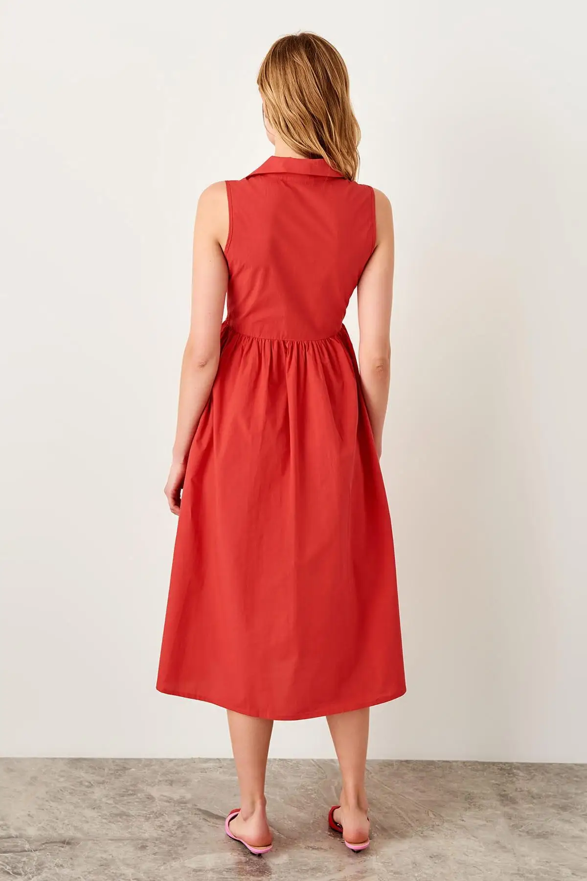 Платье с красной пуговицей Trendyol TWOSS19YD0071|Женские платья| |