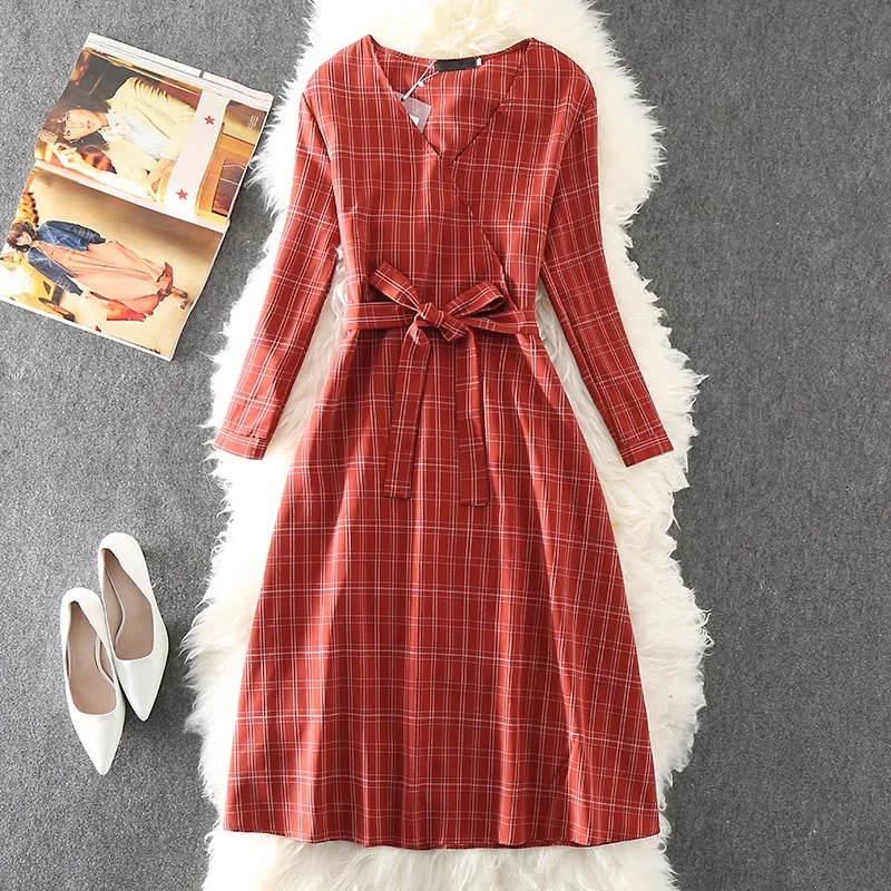 Летнее платье 2019 женское в клетку с v образным вырезом а силуэт облегающее до