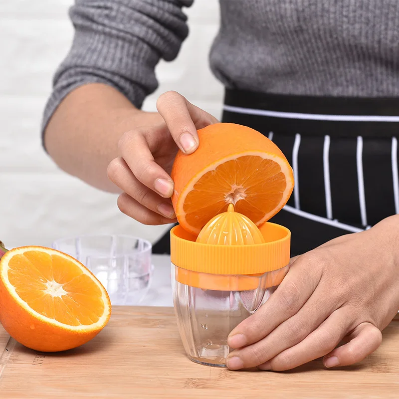 

Household Portable Plastic Juicing Cup Manual Operation Lemon Juicing Organ Mini More Function Juicer