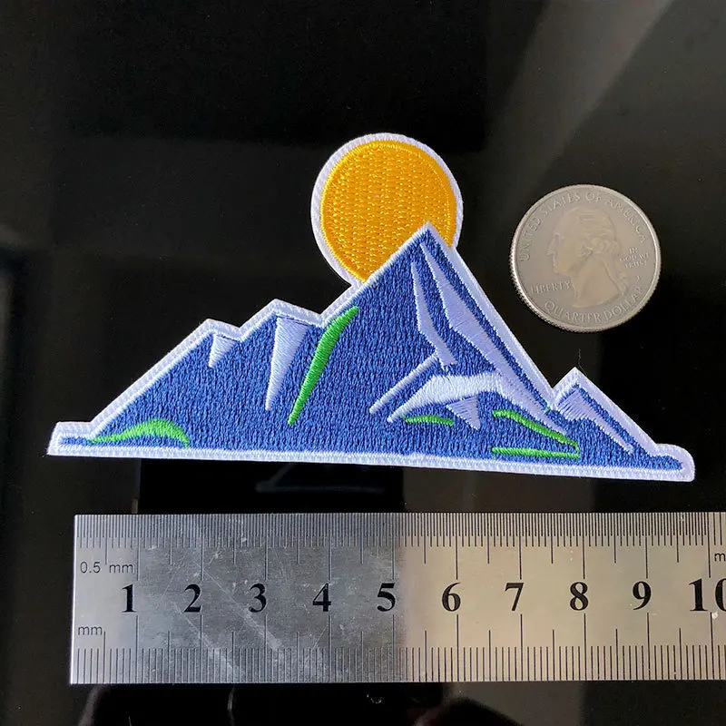 Высококачественные вышитые нашивки Sunrise Mountain Peak для футболки металлические