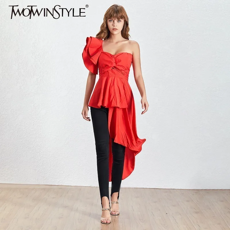Женская блузка с бантом TWOTWINSTYLE белая однотонная асимметричным воротником