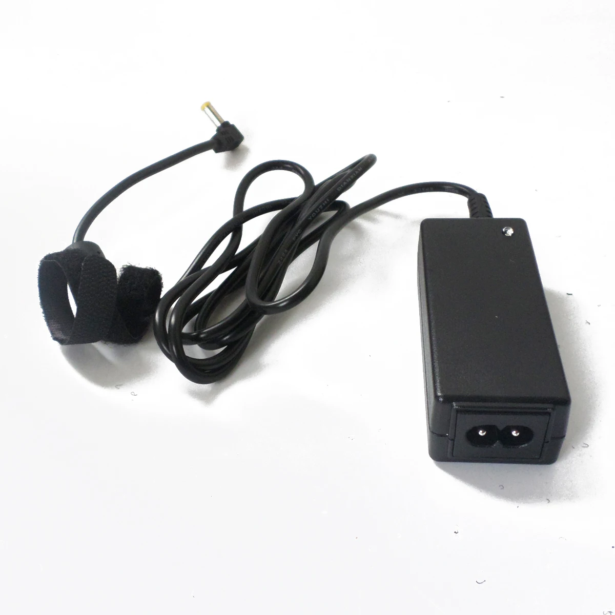 Новое зарядное устройство для ASUS Eee PC 701 900 901 902 904 1000 900A 900B 900AX 900SD 900HA 12 В 3 А адаптер