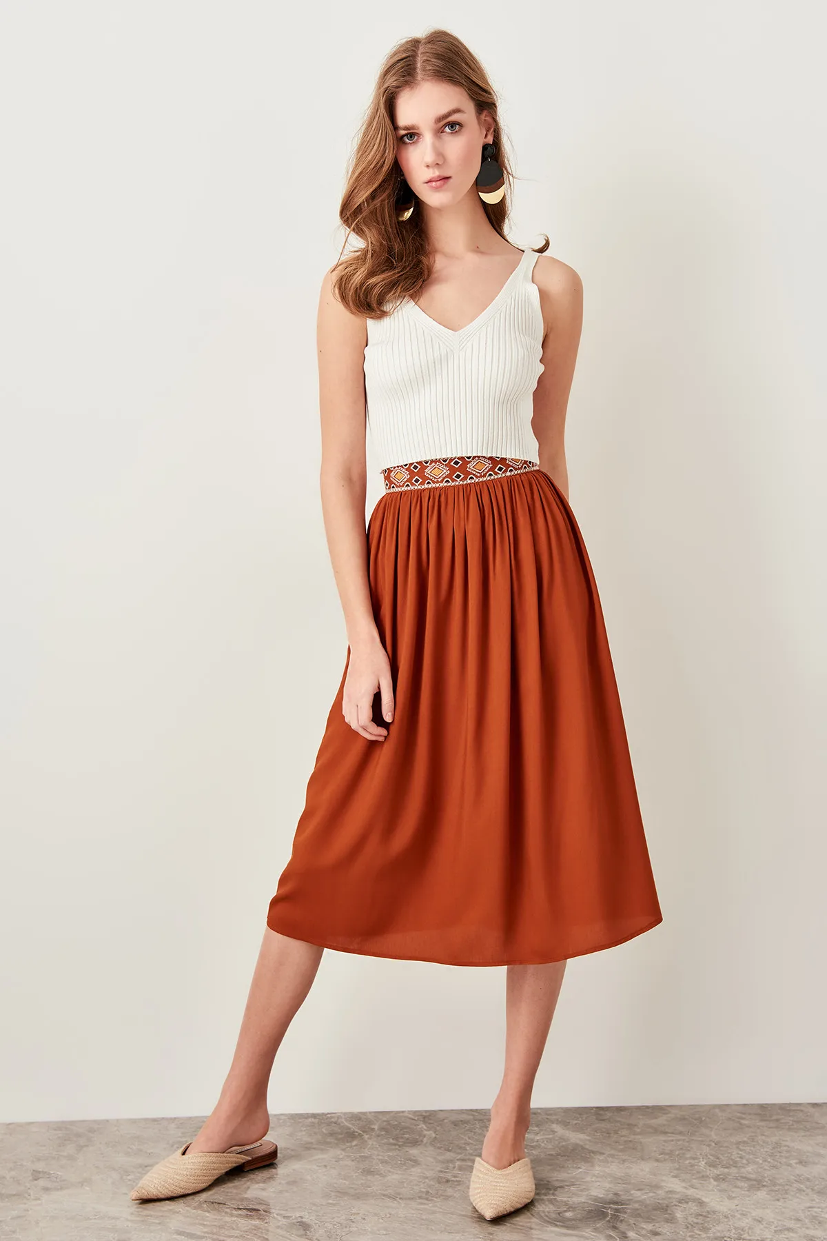 Trendyol Waist Embroidered Skirt Tiles TWOSS19GK0021 | Женская одежда