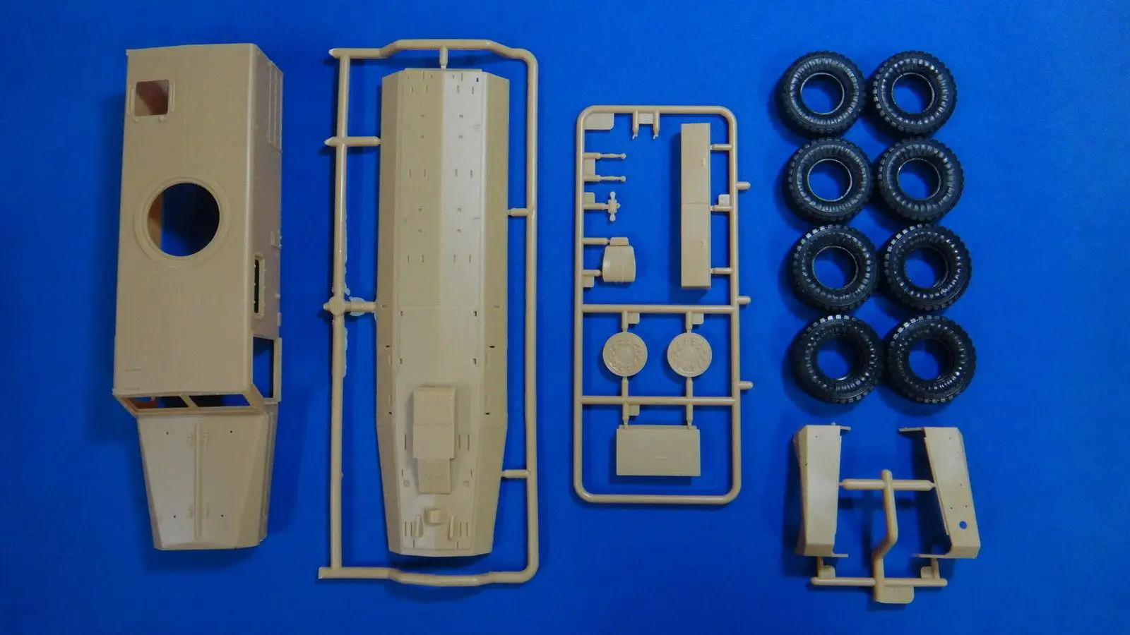 Панда хобби 1/35 PH35010 США Cougar 6x6 JERRV | Игрушки и