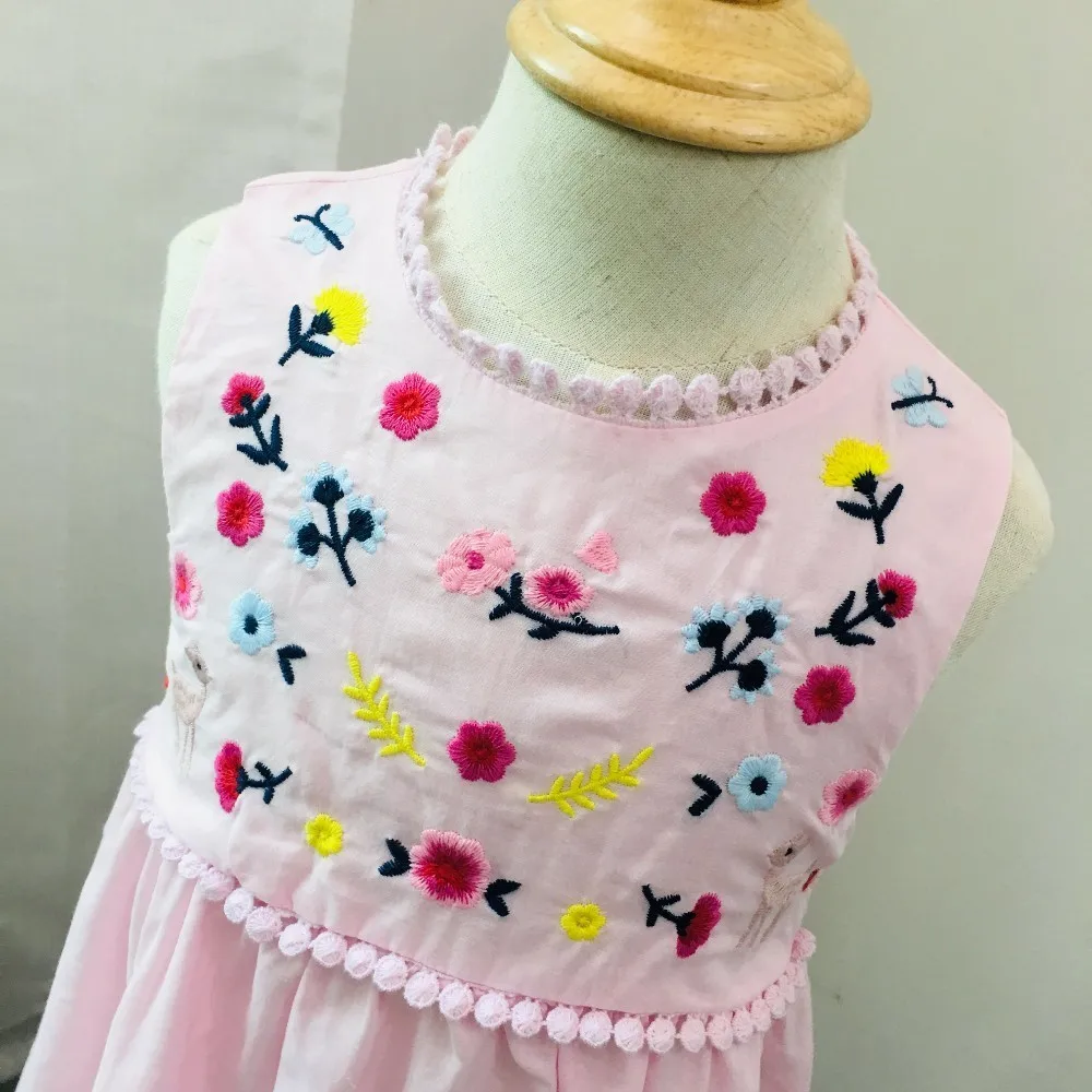 Летние платья для маленьких девочек розовое платье с цветочной вышивкой одежда