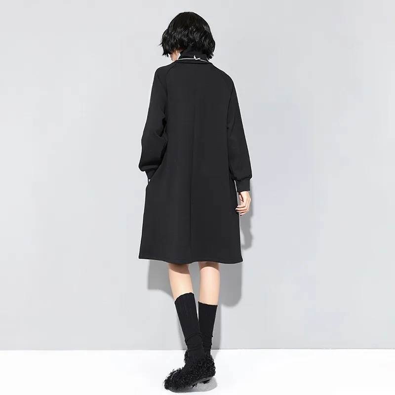 Женское платье с кроличьим мехом TWOTWINSTYLE Осеннее черное белое лоскутное до колена