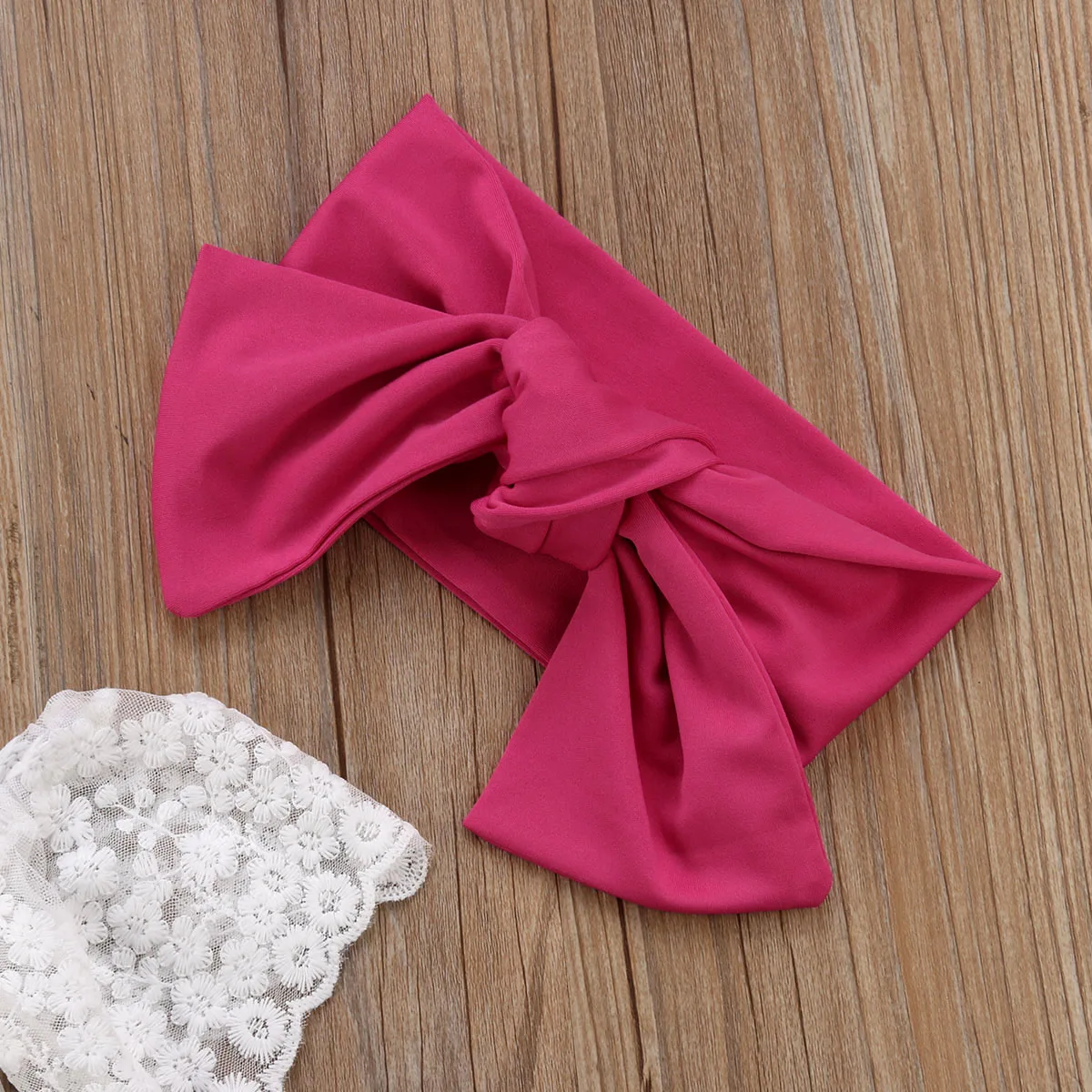 Летние однотонные белые кружевные топы с открытыми плечами и цветочным рисунком