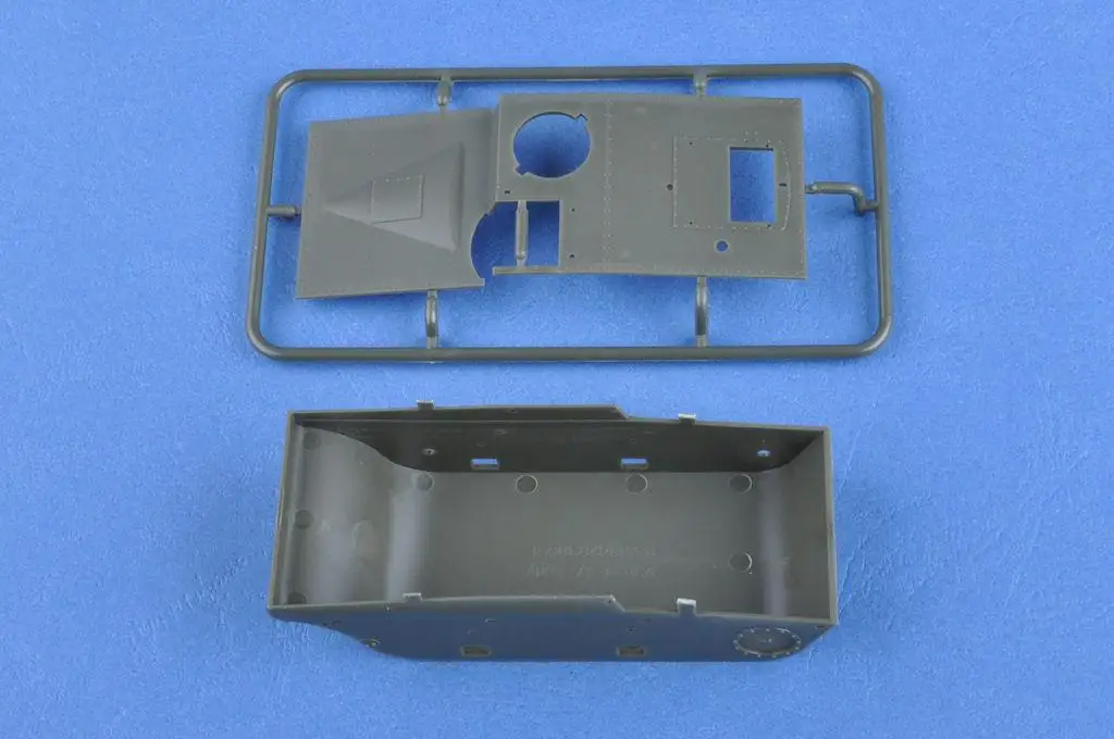 Hobbyboss модель 1/35 года советский стиль Ранняя светильник лёгкого бака амфибии |