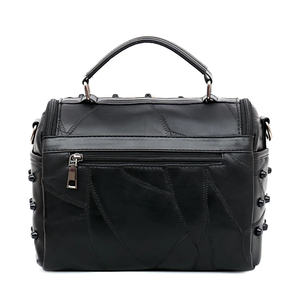 Женская сумка мессенджер из натуральной искусственной кожи с заклепками и