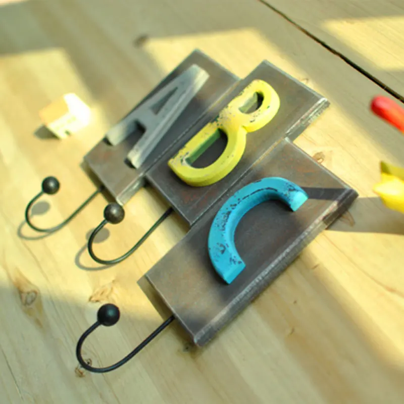Добыча и ветер сделать старый ретро цифровой стены с крюком 123/ABC европейский