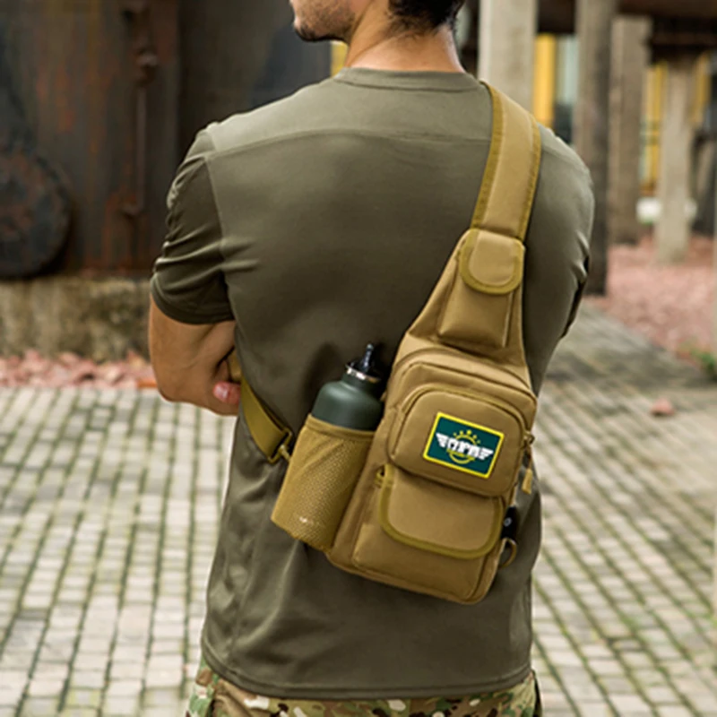Дешево Мужские нагрудные сумки через плечо в стиле милитари, слинг-рюкзак, повседневная сумка для водной бутылки, высококачественный нейлоновый м...