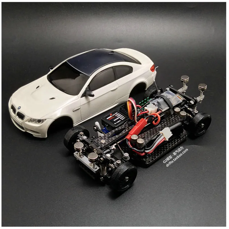 

Assemble MINI-D1 / 28RC Mini Drift Racing Four-wheel Drive Rear Drive Remote Control Model Car M3 Model Kit
