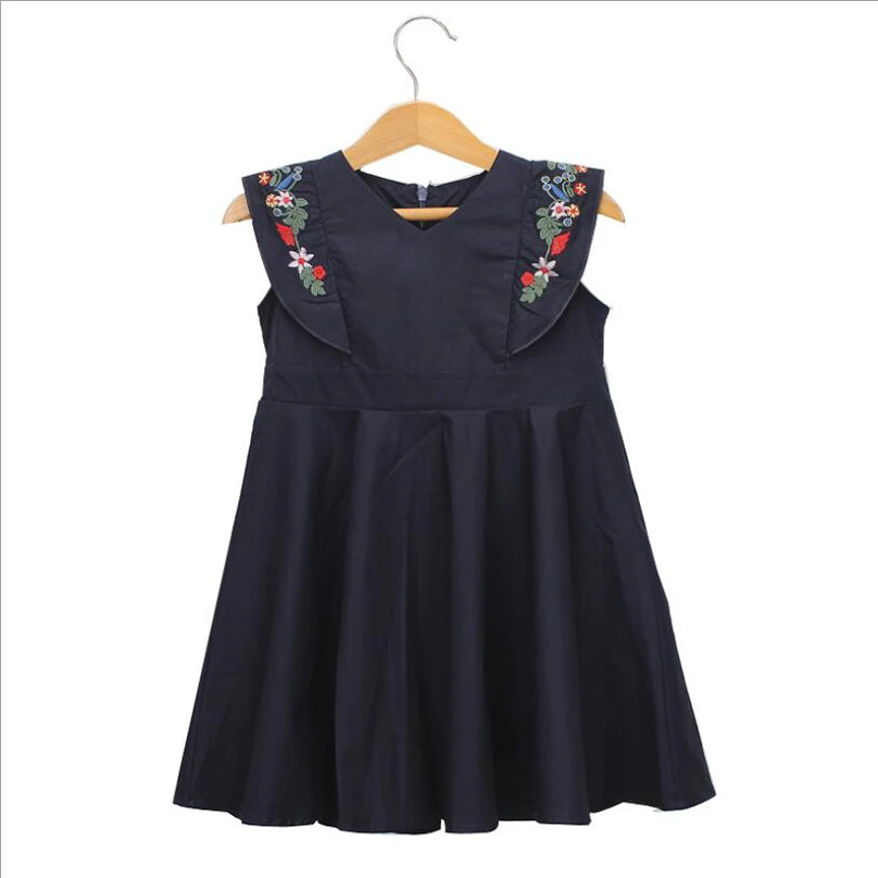 Кружевное детское платье с оборками и вышивкой летнее хлопковое без рукавов для