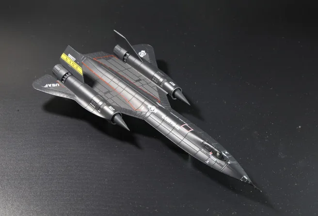 Особая цена 1/144 литье под давлением металлическая армия США SR71 Blackbird высокогорный