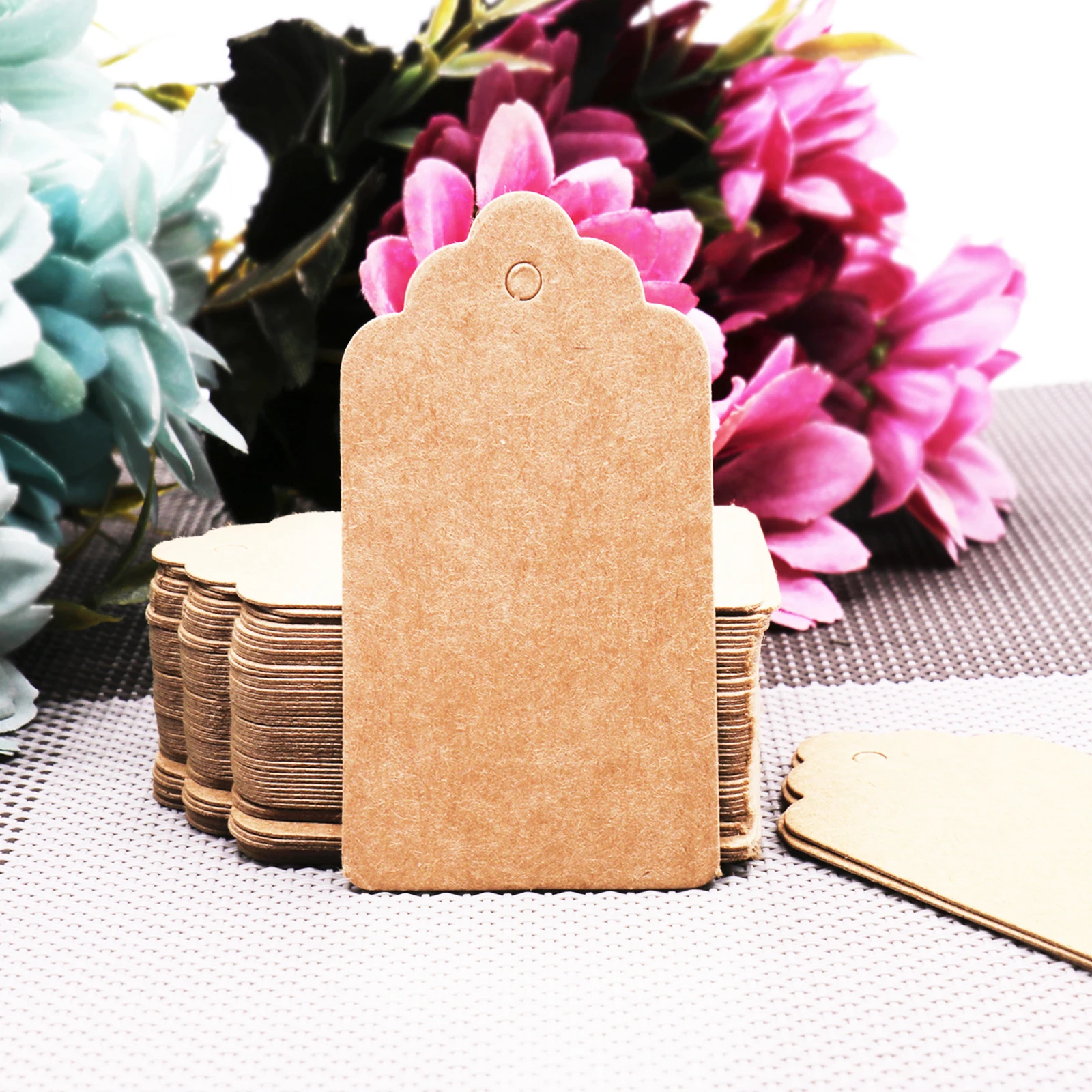 

100Pcs Paper Tag DIY Kraft Hollow Labels Card Hang Tag Wedding Party Note Blank price Hang tag Kraft Gift Wrapping Supplies