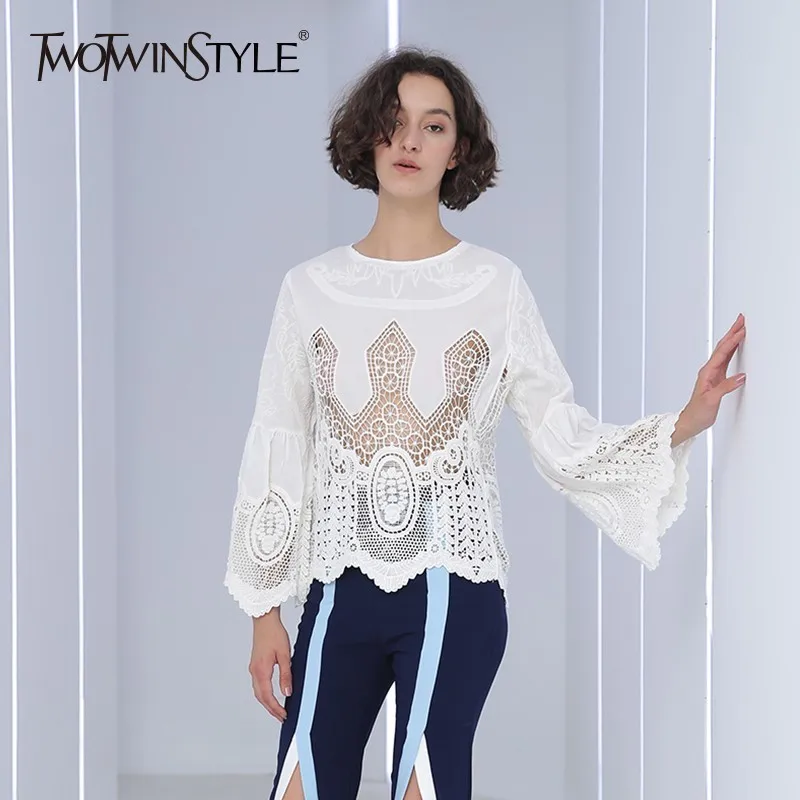 TWOTWINSTYLE корейские женские рубашки блузка с круглым вырезом и расклешенным