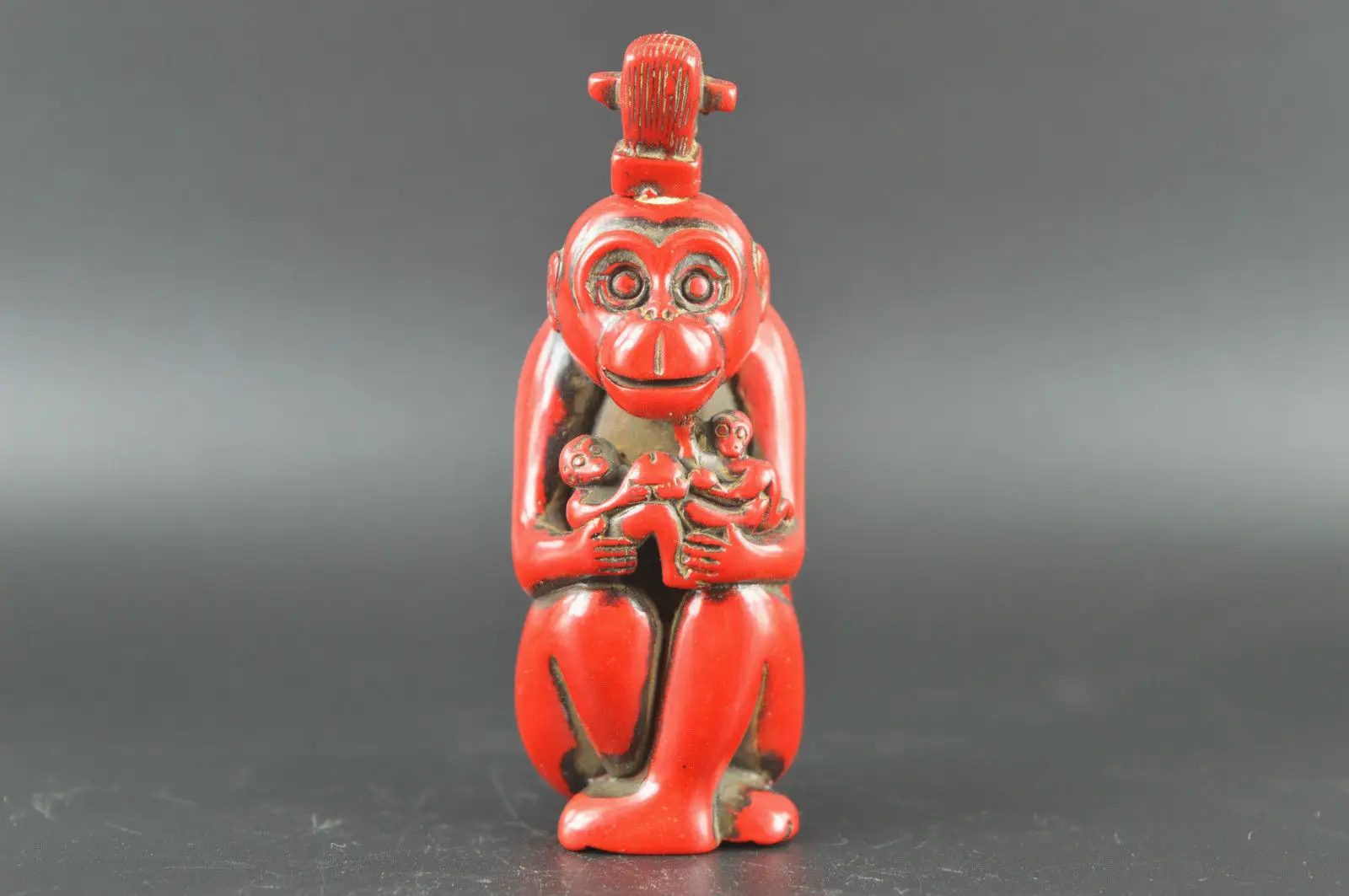 

China Decorated Coral Carve Lucky Lovely Lifelike Monkey superb Snuff Bottle