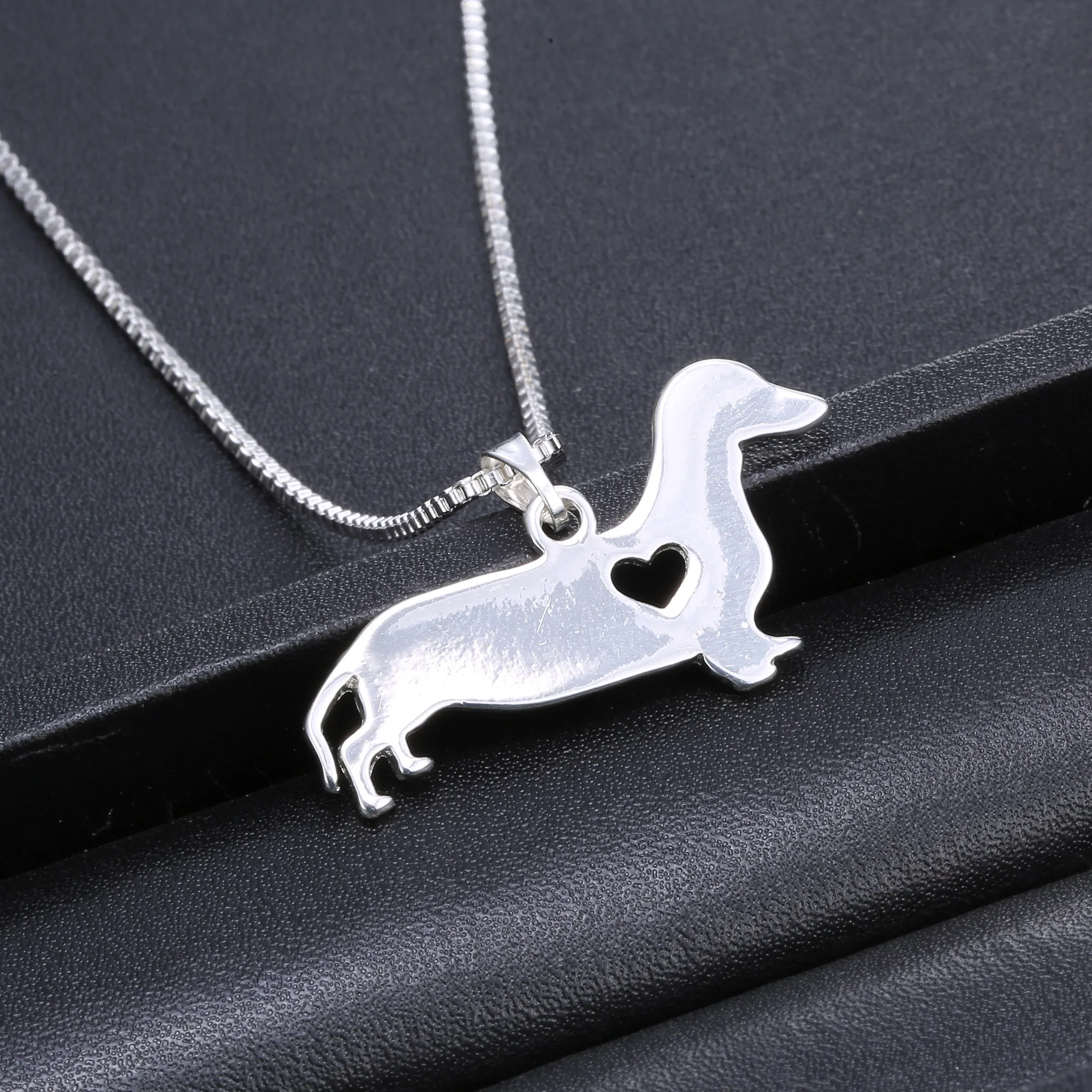 Silver Color Hollow Heart Cute Memorial Dog Pet Lover Charms Choker Necklace Dachshund Animal Puppy Necklaces Dropshipping