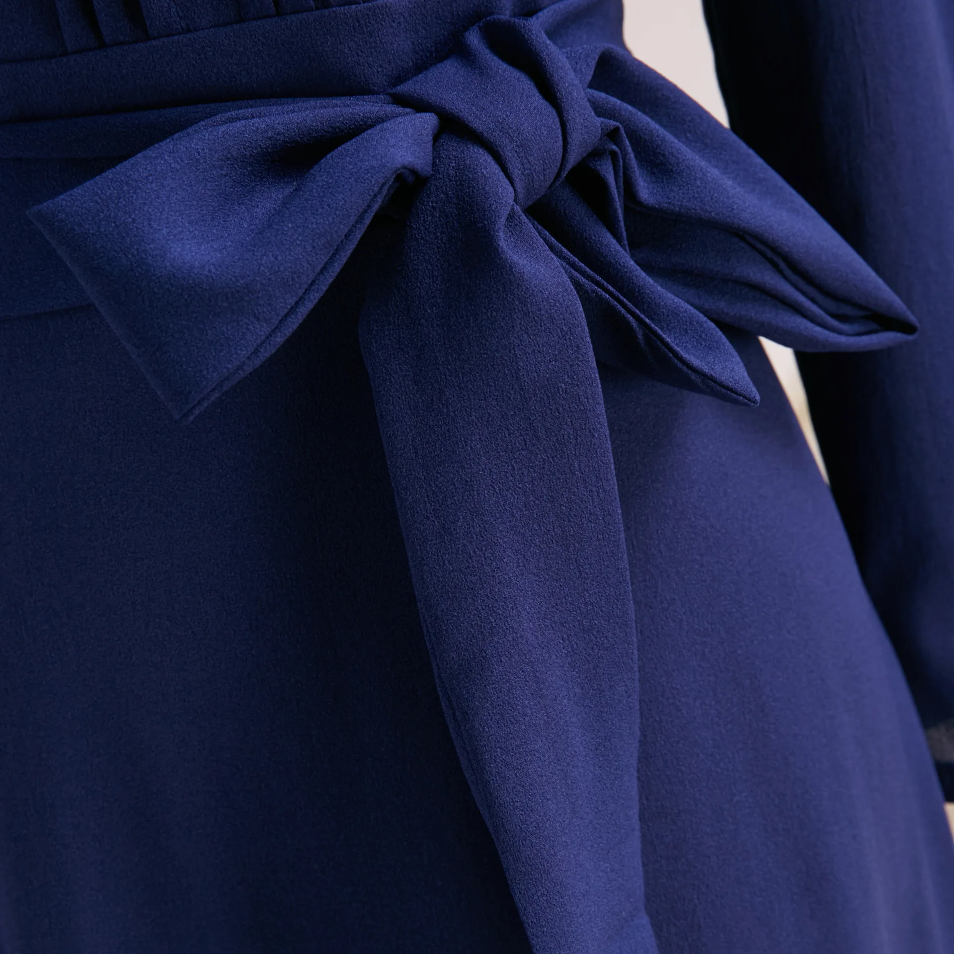 

Vestido De Festa New Sale Polyester Dress 2019 Spring Woman Dress Fashion Temperament Long Sleeve High Collar Tie Slim Female