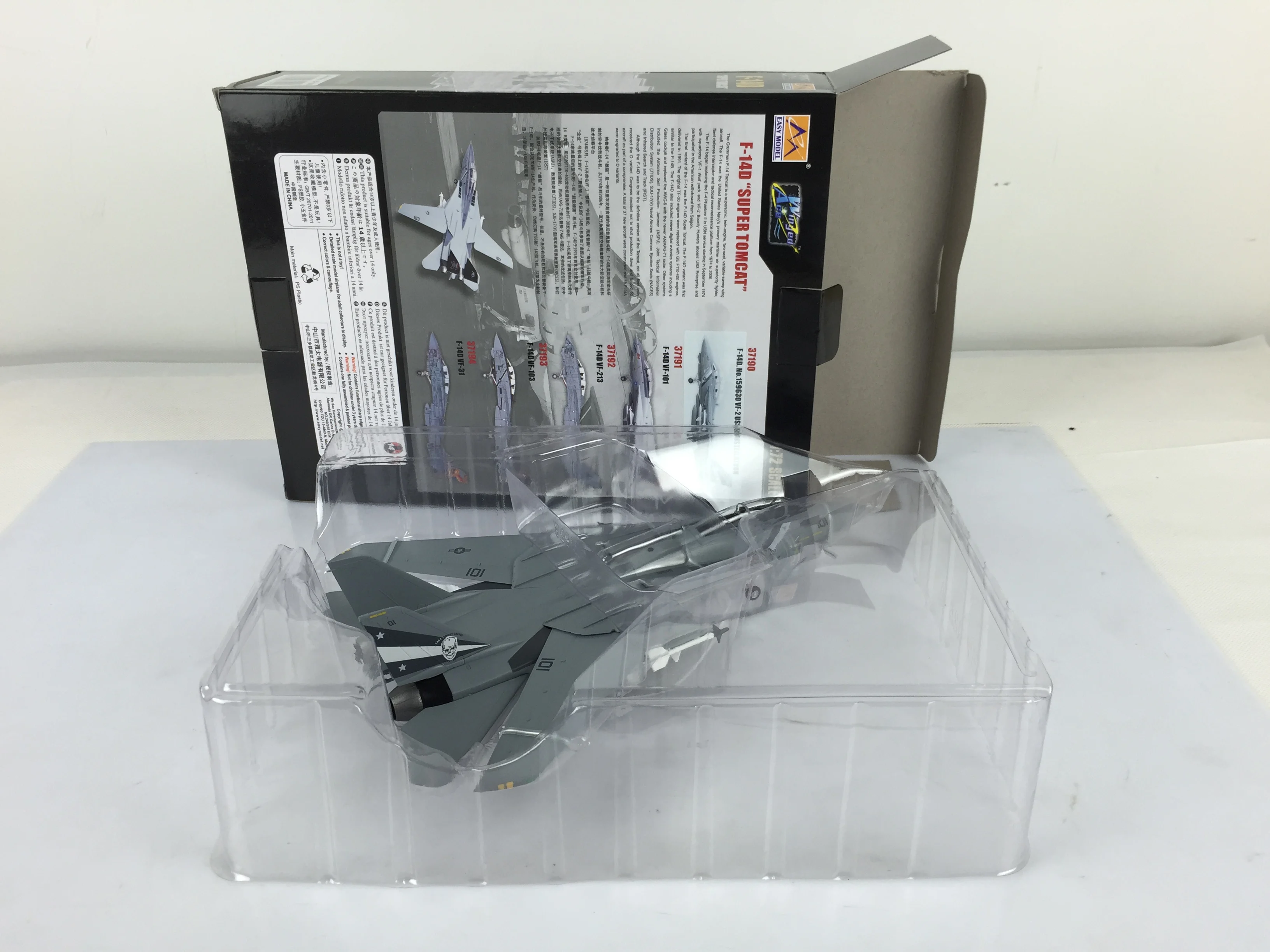 Модель боевого самолета Trumpeter самолет-боевик готовая модель с 37190 по 1/72 г. на в. .. ...