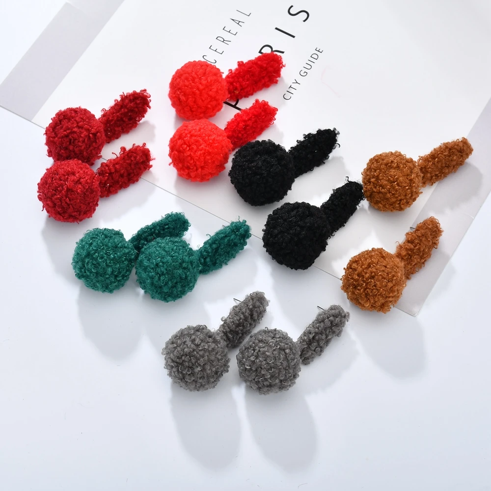 Женские круглые серьги подвески UAM офисные Разноцветные из искусственного меха с