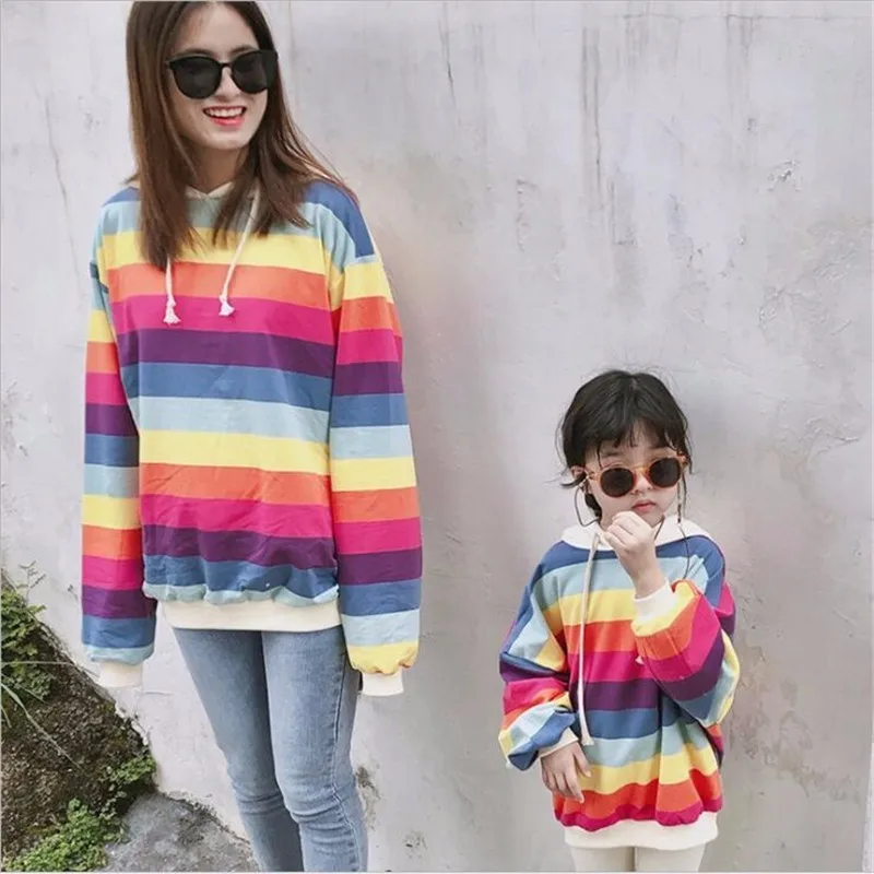 LILIGIRL/радужный свитер с капюшоном для мамы и меня одинаковые комплекты семьи