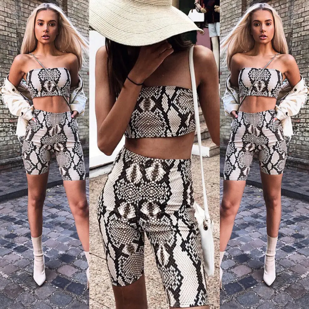 Модный летний женский комплект одежды облегающий короткий топ + шорты пляжный из