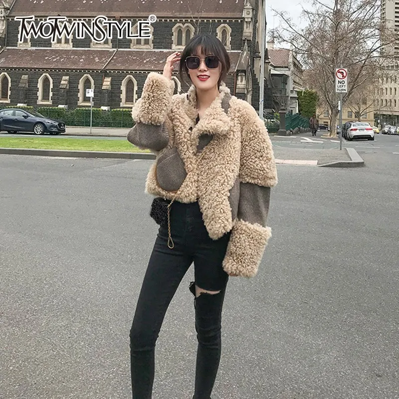 TWOTWINSTYLE короткие пальто из искусственного меха ягненка женская зимняя куртка с