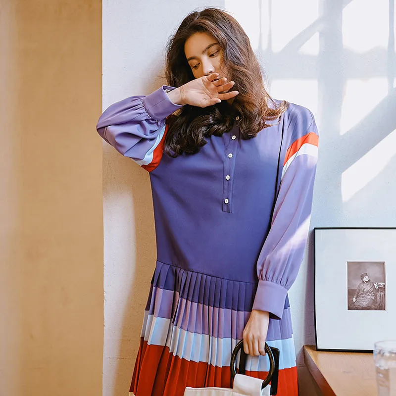 Женское плиссированное платье LANMREM весеннее комбинированное фиолетового цвета с