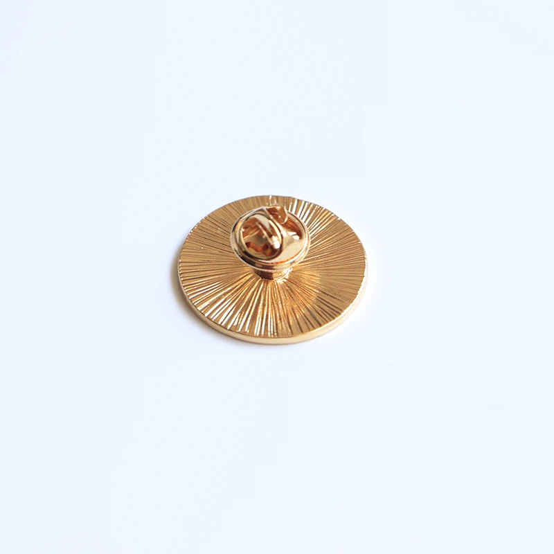 Smoking Woman Brooches Golden Lines Round Enamel Pin for Boys Girls Lapel Pin Hat/bag Pins Denim Jacket Women Brooch Badge S4518