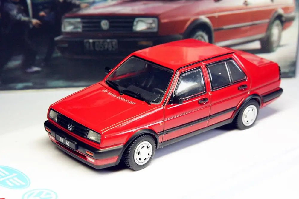 

Модель Volkswagen Jetta classic литая красная Новинка 1/43