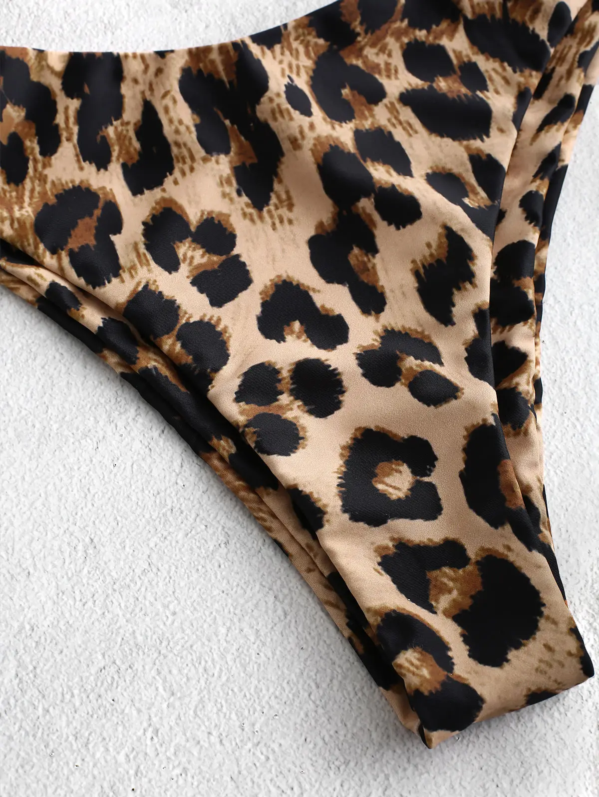 

Womens Sexy Two Piece Bikini Set Halter V-Neck Irregular Underwire Bra Strappy Bandage Thong Retro Boho Leopard Printed Swimsuit