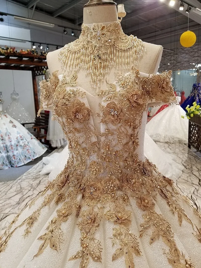 2018 Gold Lace Sleeveless Strapless Floor-length Bridal Gowns Waves Ball Gown Off The Shoulder Vintage Wedding Dresses Casamento | Свадьбы и