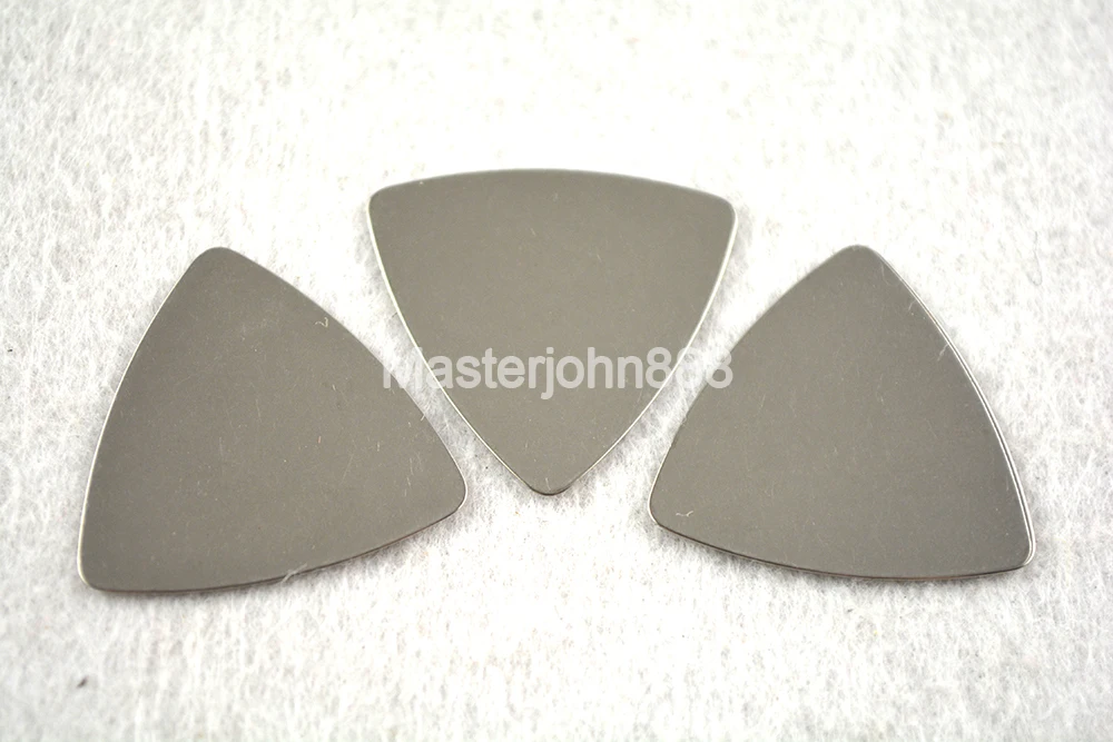 

30pcs No Logo 0.3mm Speed Standard Heart Shape Triangle Chrome Metal Stainless Steel Picks Electric Guitar Bass Picks Plectrums