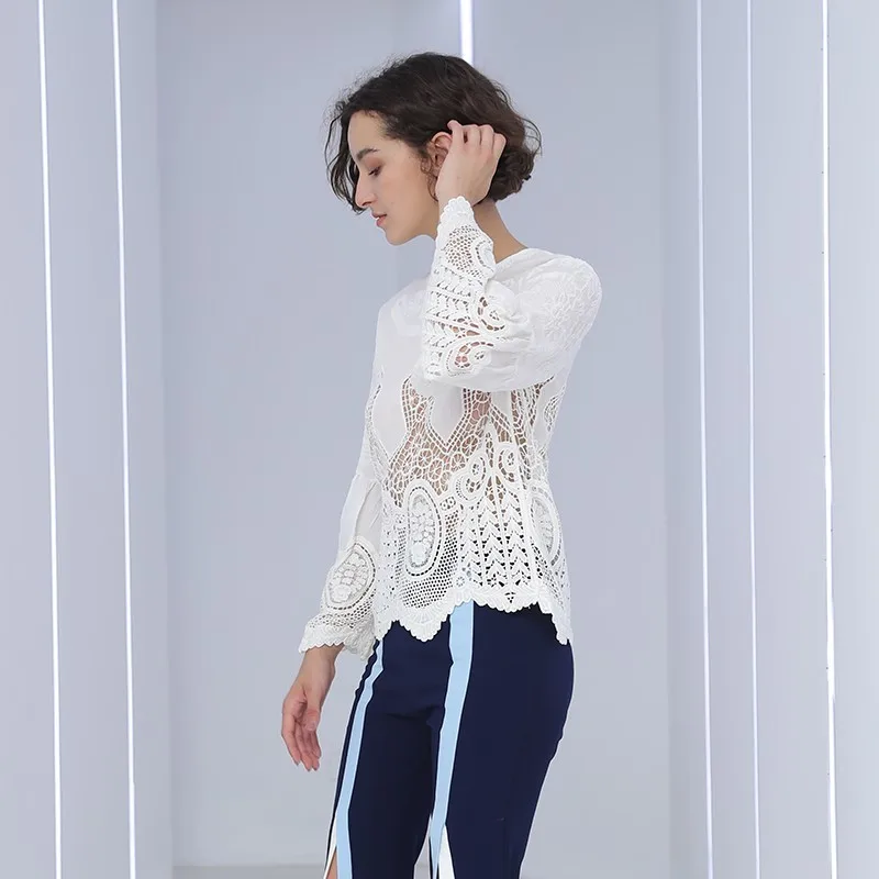 TWOTWINSTYLE корейские женские рубашки блузка с круглым вырезом и расклешенным