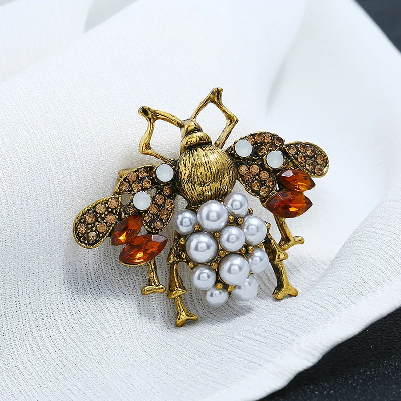 Нежная брошь с насекомыми нанизано на ободок | Украшения и аксессуары