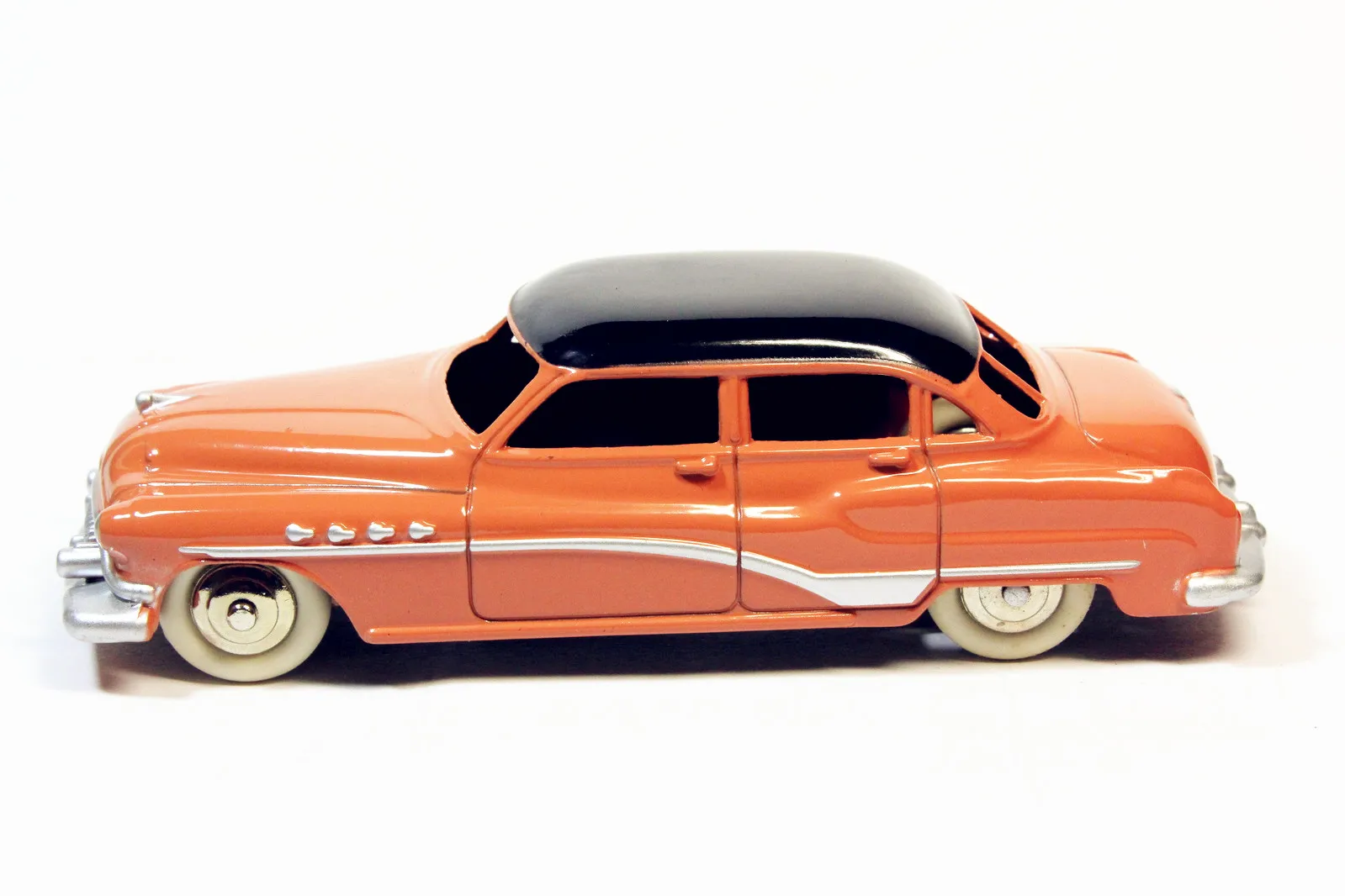 Игрушки DINKY BUICK ROADMSTER 1/43 24 В |