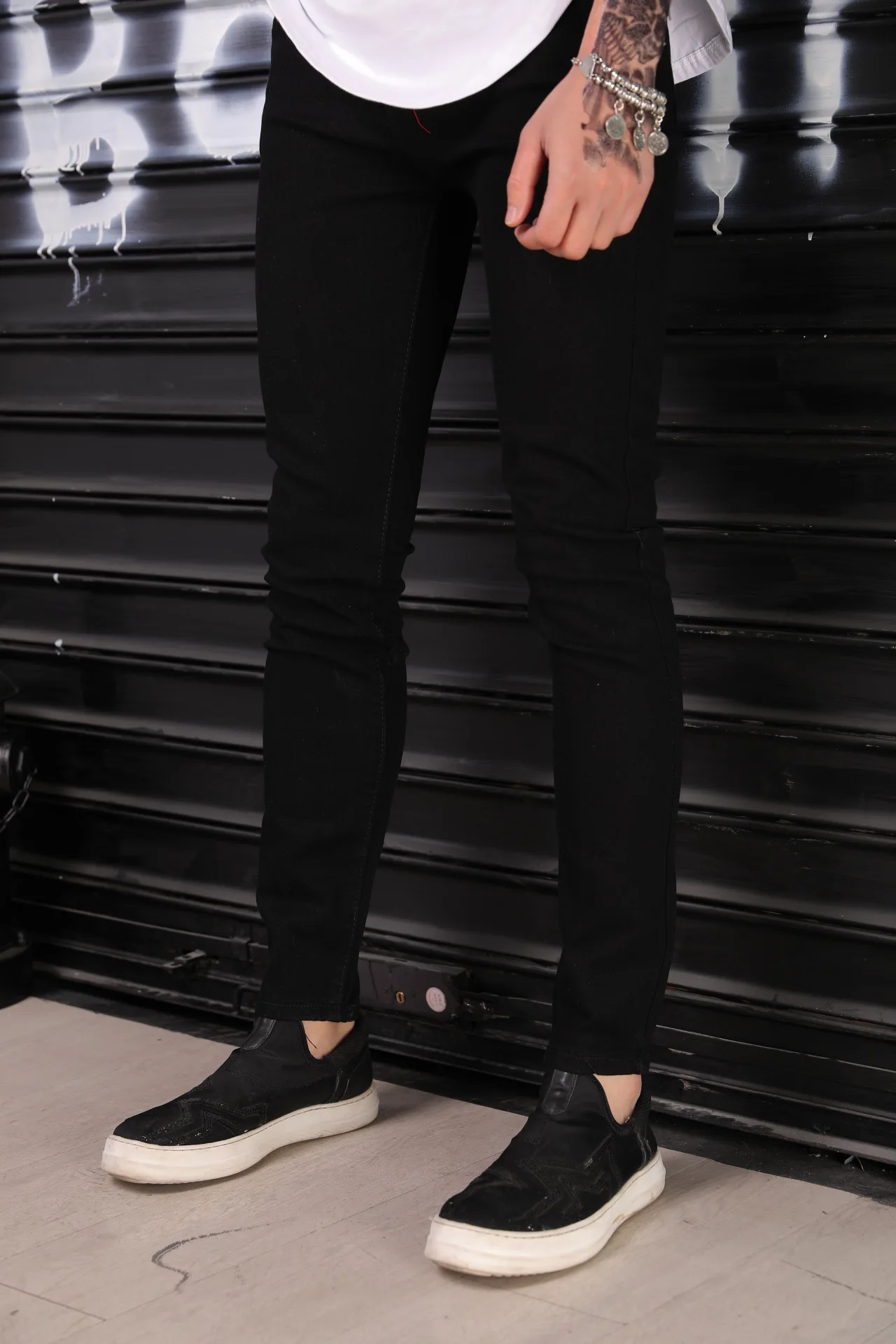 

2019 Men Pleated Biker Jeans Skinny Slim Straight Frayed Denim Pants New Black Casual Fashion Skinny Elastic Zipper Jeans