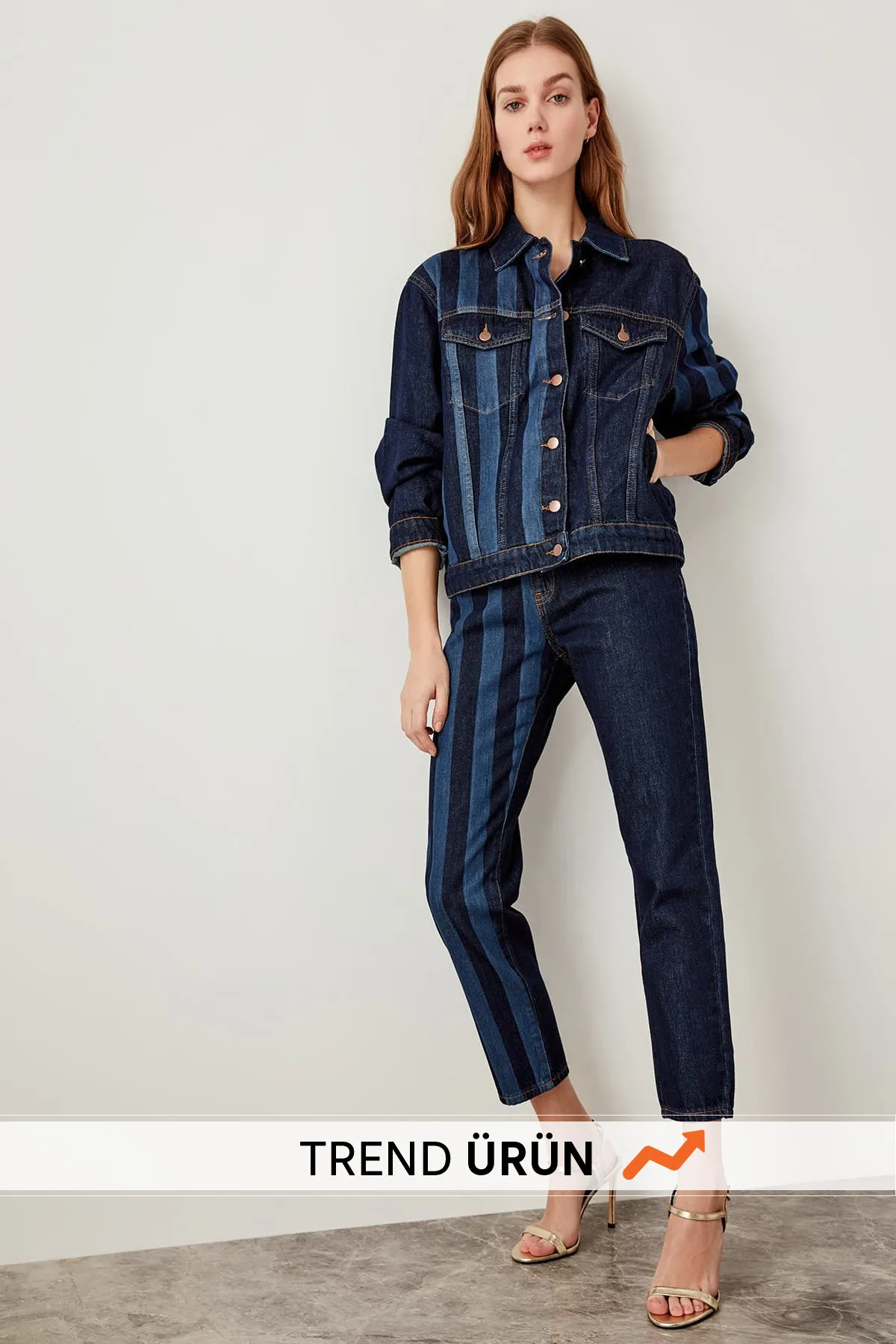 Trendyol темно-синие джинсы в полоску с завышенной талией Mom TCLSS19UM0001 |