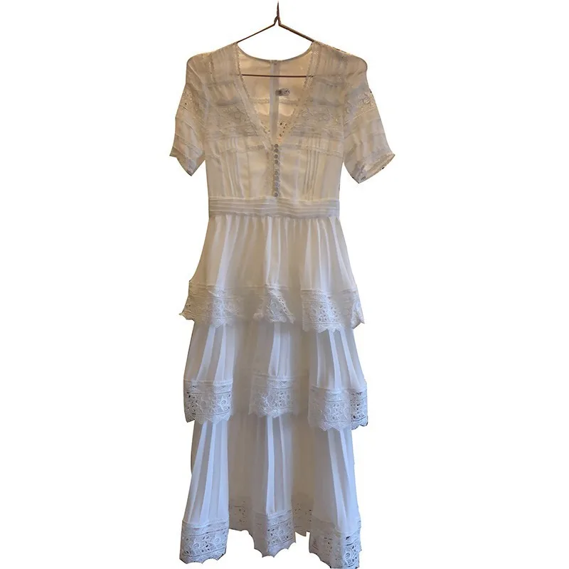 Платье TWOTWINSTYLE винтажное кружевное с треугольным вырезом высокой талией коротким