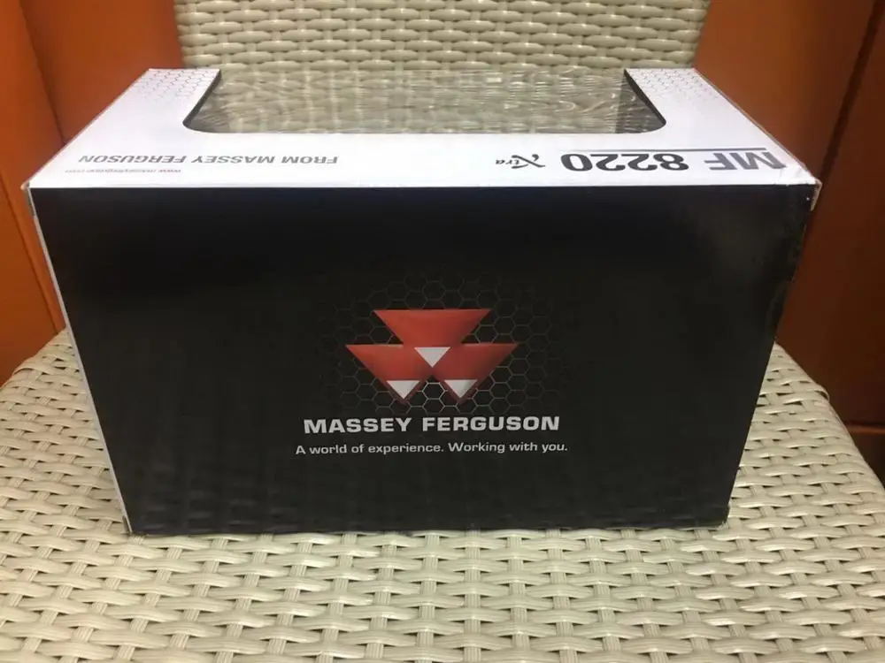 Универсальные хобби 1/32 Massey Ferguson 8220 Xtra литые модели UH5331| |
