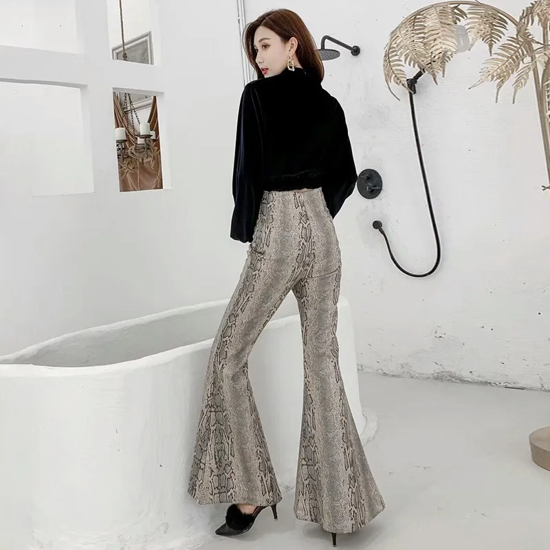 Женские расклешенные брюки TWOTWINSTYLE Осенние винтажные из искусственной кожи с