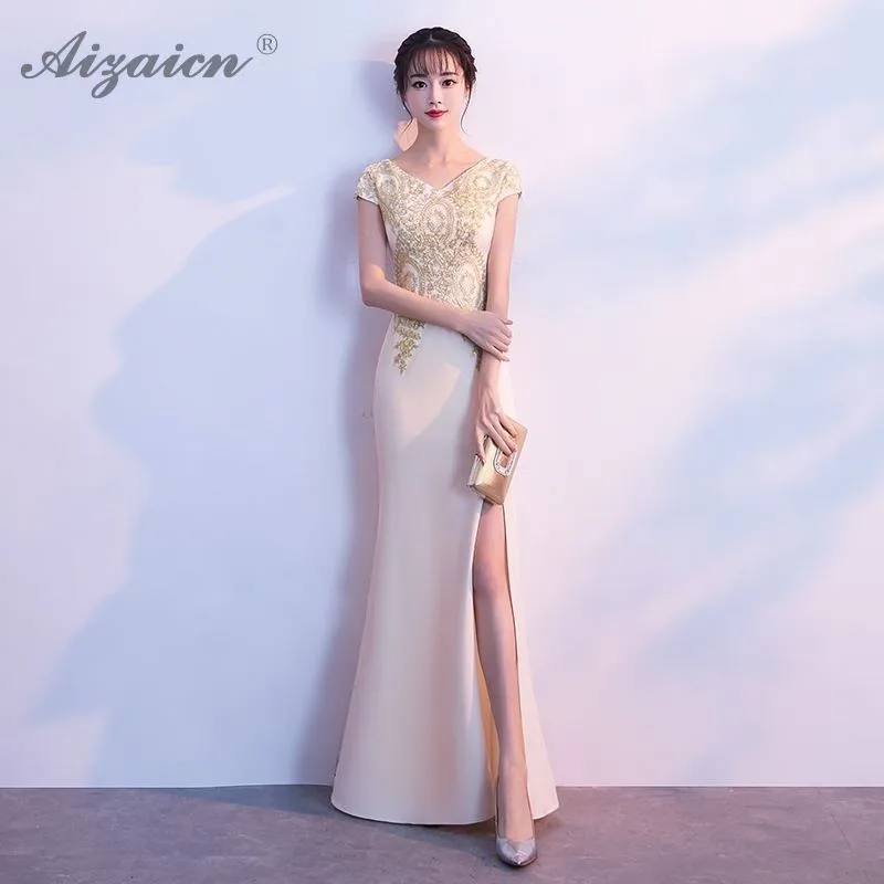 2019 Modern Red Bride Embroidery Long Cheongsam Women Chinese Traditional Wedding Dress Qipao Oriental Style Evening Dresses |