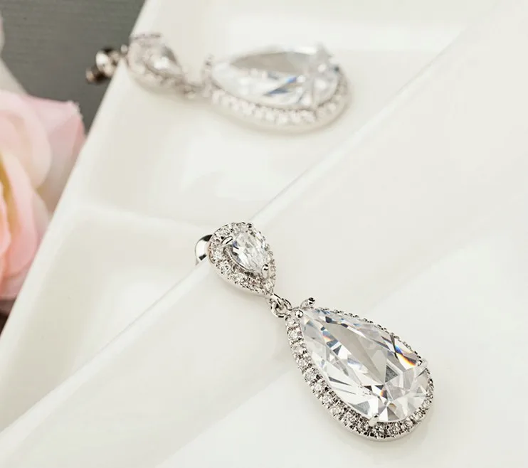 LUOTEEMI Elegant Teardrop Shape White CZ Stone Fashion Waterdrop Bridal Earrings for Sexy Lady Luxury Dinner Dress Accessories