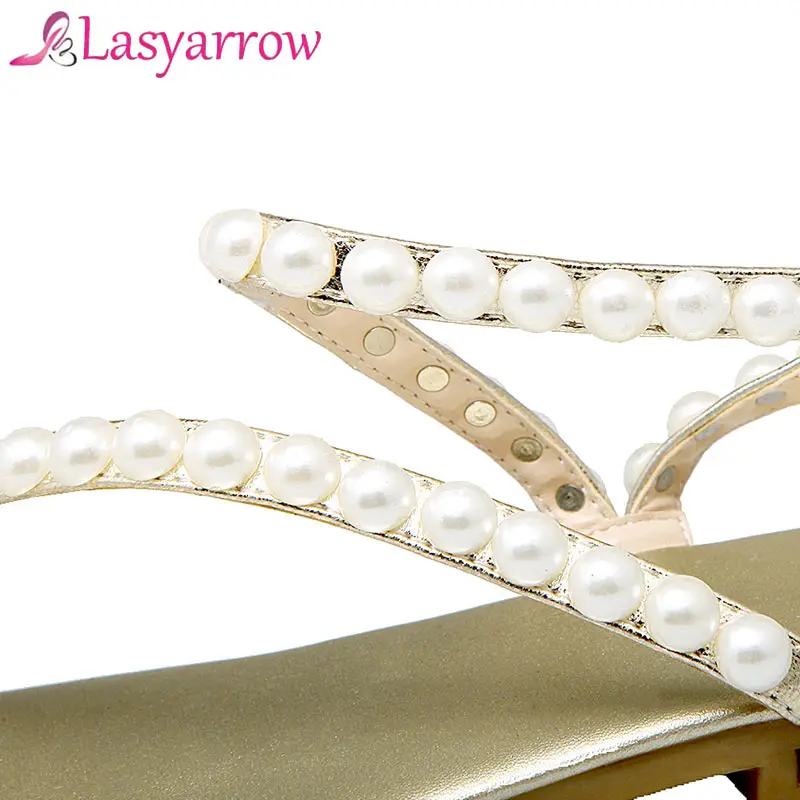 Lasyarrow/ женские босоножки из натуральной кожи модные летние женские босоножки на плоской подошве, Украшенные бусинами; цвет белый, золотистый; женская обувь; Q022
