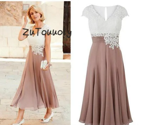 Наряд контрастных цветов платья для матери невесты белое и пыльно розовое