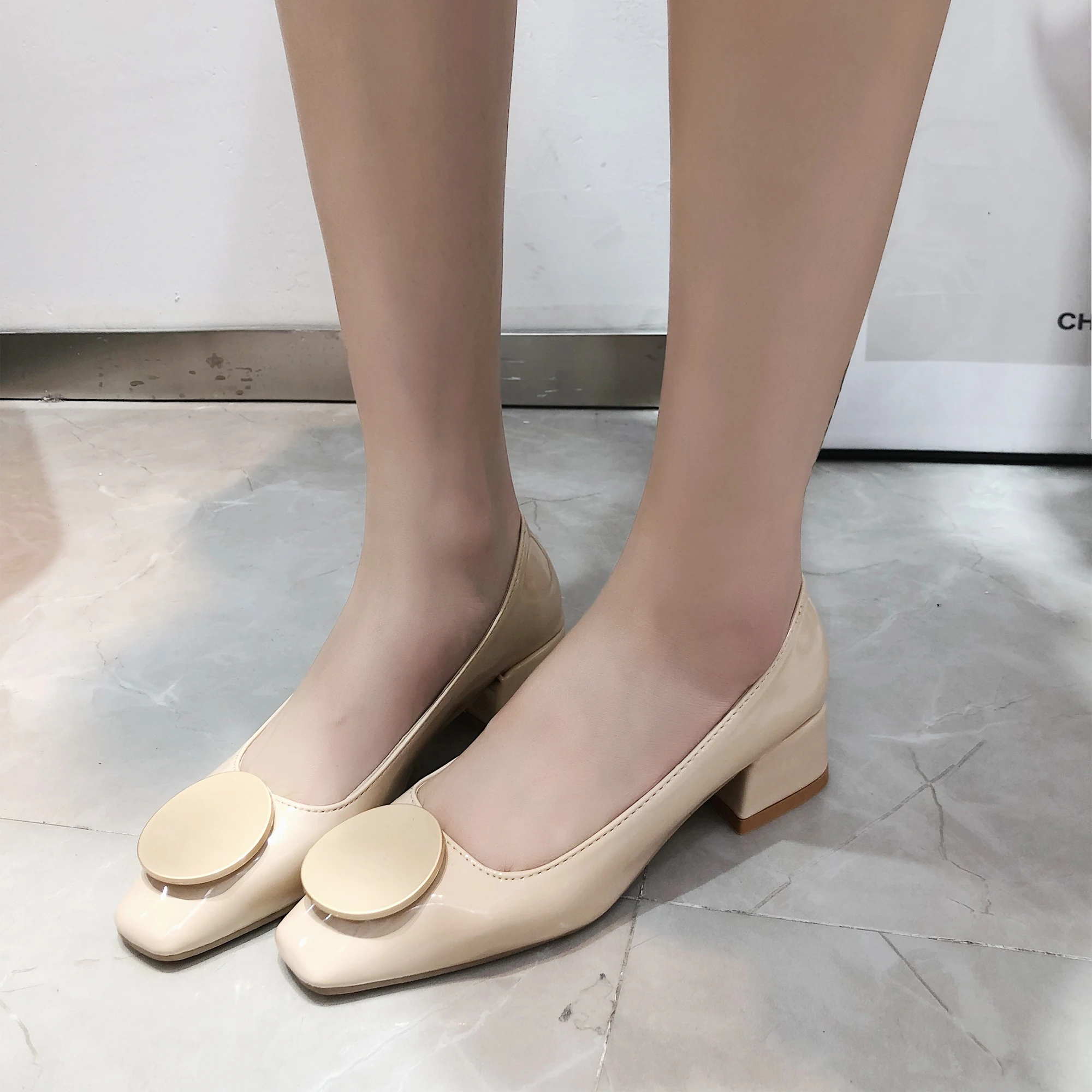 Женские кожаные туфли на среднем каблуке свадебные с квадратным носком рабочая