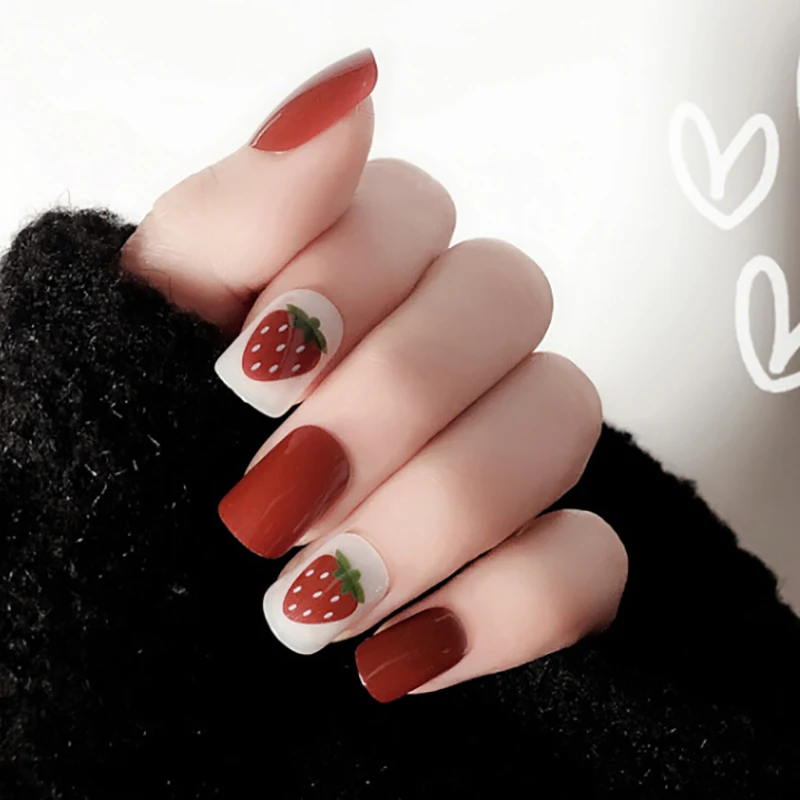 Накладные ногти с клубничным дизайном 24 шт. накладные милым в виде коробки