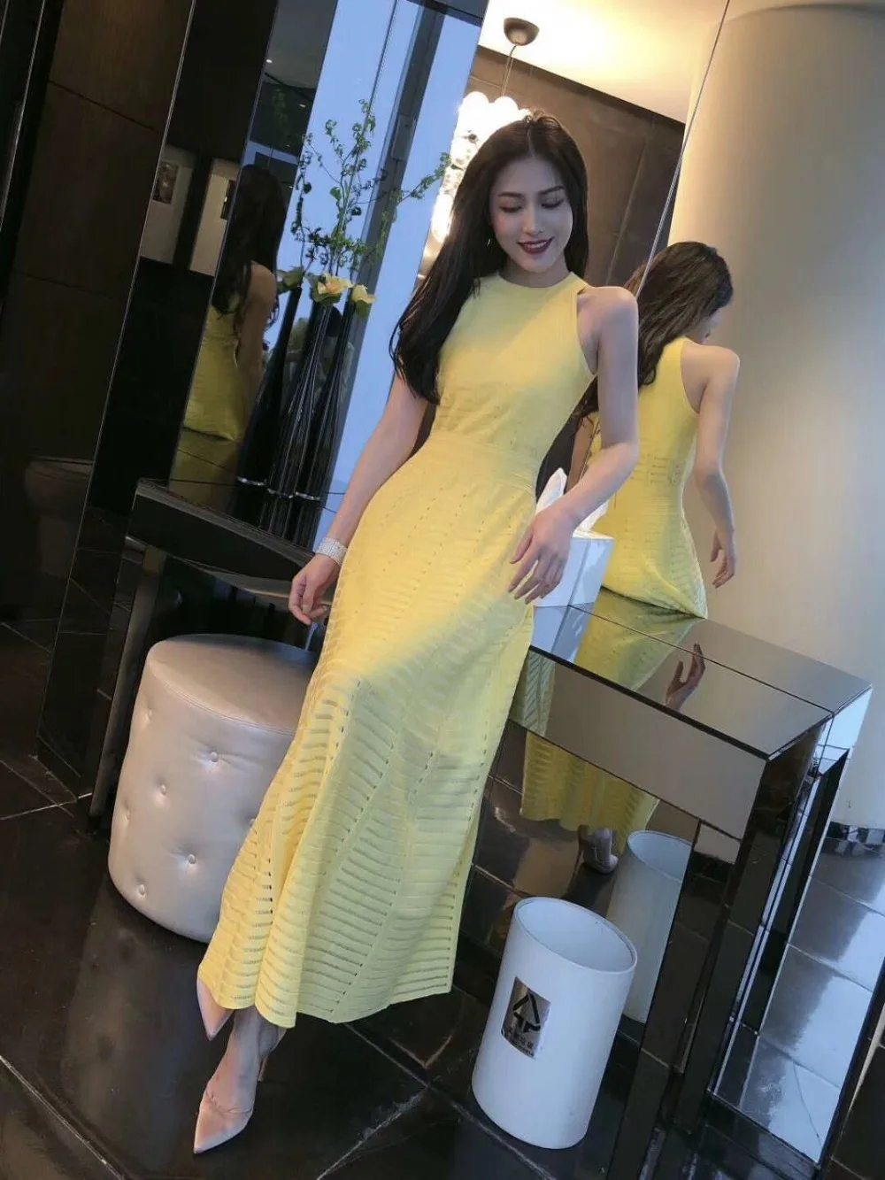 

Yellow lace round neck sleeveless vestidos Bandage Dress 2019 New Women Bodycon Celebrity evening Party Dresses